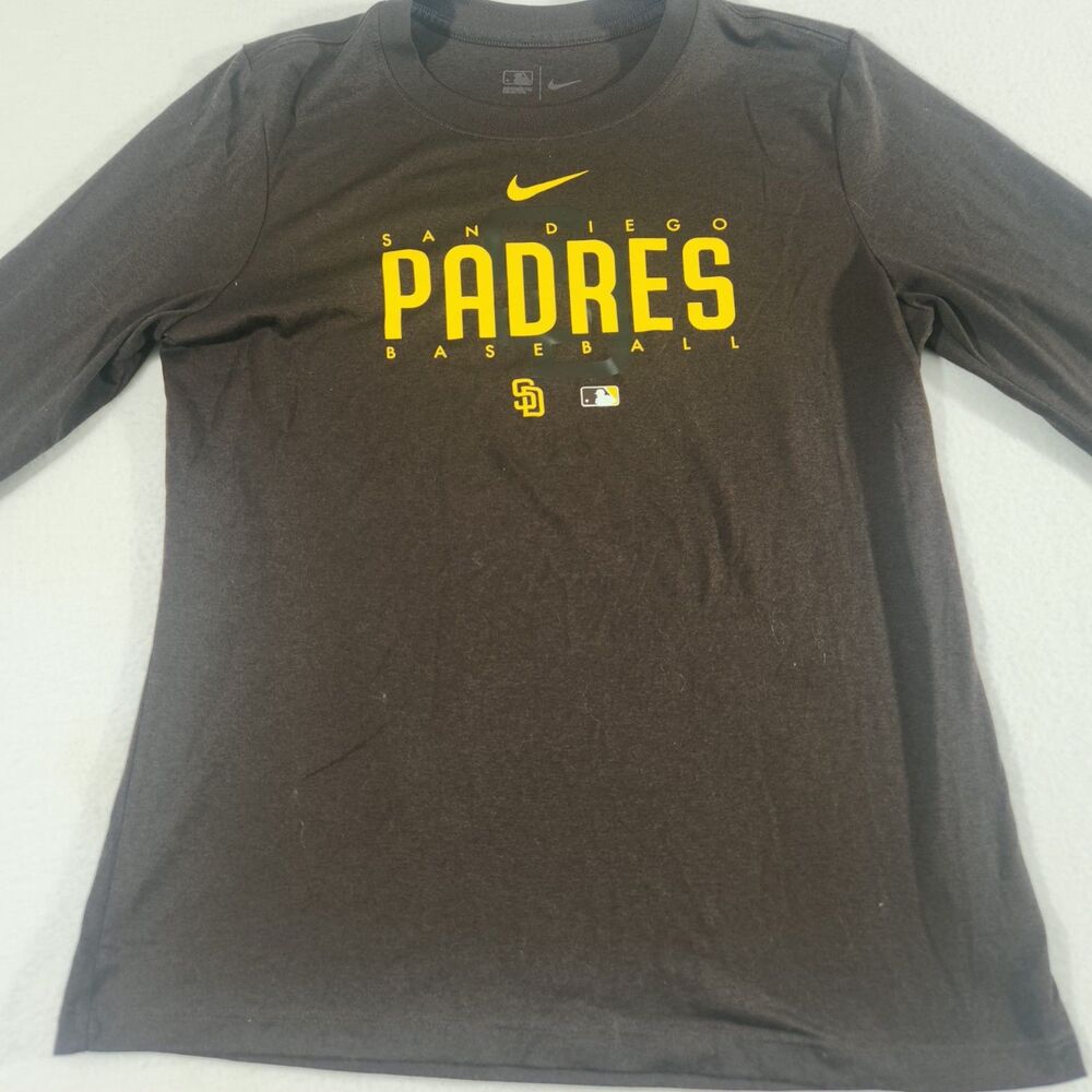 Men’s Medium San Diego Padres Nike Dri Fit  Game Time Long Sleeve Shirt Brown